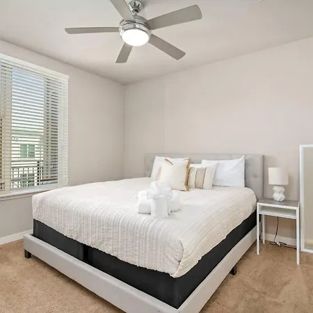 1Brmodern Retreat-Mins To Med Center-3