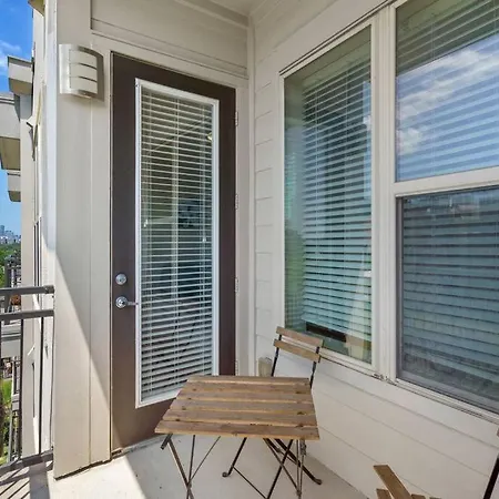1 Bedroom Modern Escape Mins Fromtx Med Center Free Parking-2