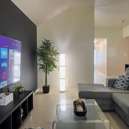 Comfortable Work-Ready 4Br Suburban Home-2