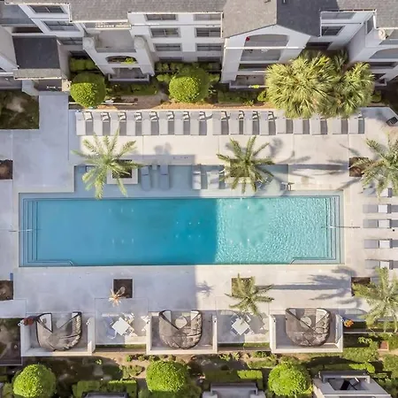 Chic Retreat-Walk To Nrg-Pool-2