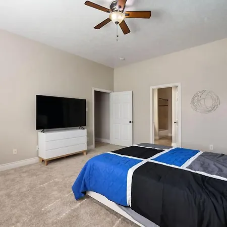 Stylish 3 Bedroom With Tons Of Games And 85 Inch Tv-3