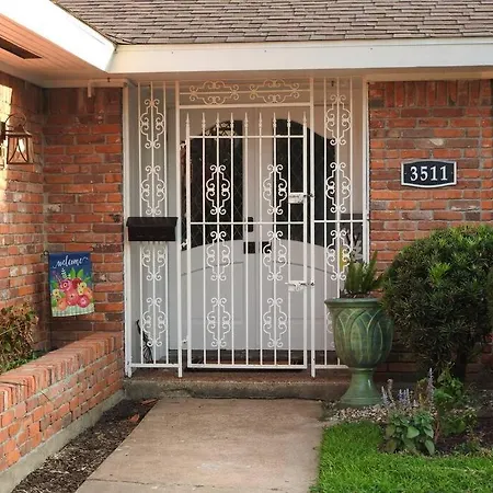 Newly Renovated Braeswood Gem -Near Medical Center-3