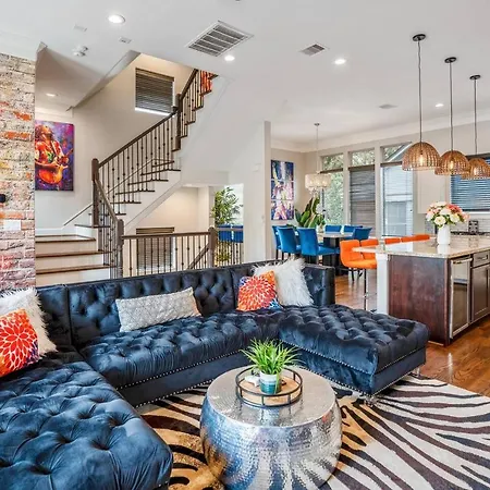 Posh Dtwn/Midtown Home W Stunning Roof-Top Terrace-3