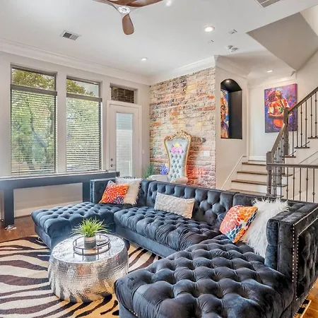Posh Dtwn/Midtown Home W Stunning Roof-Top Terrace-2