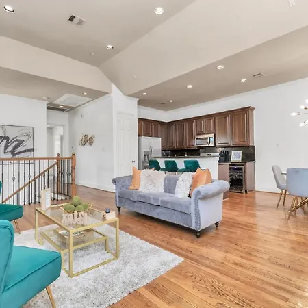 Lavish Townhome With Private Pool- Galleria Area-2
