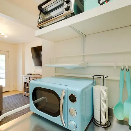 Houston Studio With Outdoor Oasis And Pool!-2