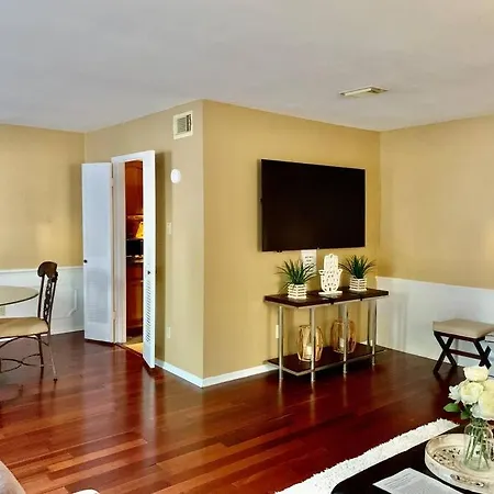 Trendy Townhouse-2