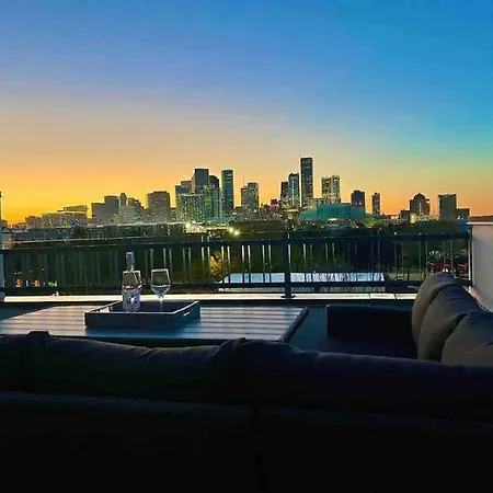 Amazing Skyline Views - Spacious - Close To Dwntwn-2