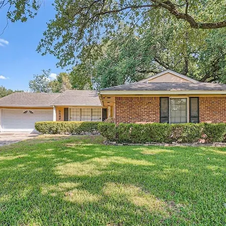 Elegant 3Br Bungalow Oasis Plus Pool In Prime Locations-3