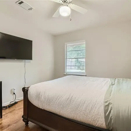 Elegant 3Br Bungalow Oasis Plus Pool In Prime Locations-2
