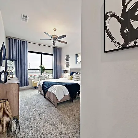 Sophisticated Home Near Med Center-2