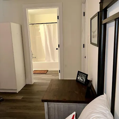 Urban Cowboy Getaway - Accommodates 8 Guests-3