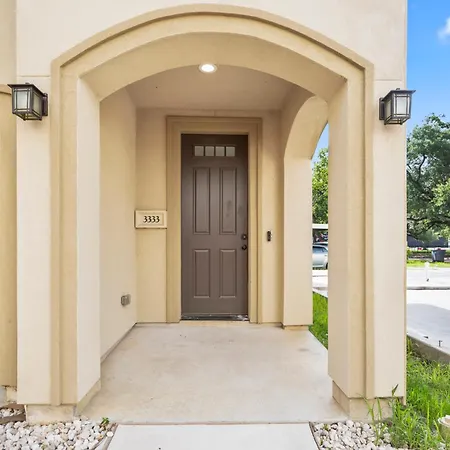 Spacious 3 Bed House Near Md Anderson With Free Parking & Wi-Fi-2