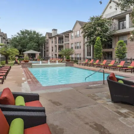 Spacious Room With Pool/Gym - Medical Center Houston-2