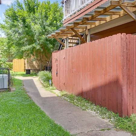 Southwest Houston Apartment With Pool Access!-2
