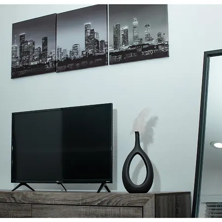 Trendy Midtown Apartment-2