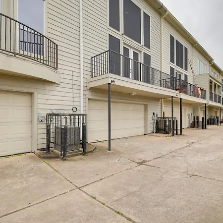 Houston Townhome By George Brown Convention Center-3