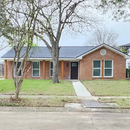 New! H-Town Getaway Near Medical Center!-3