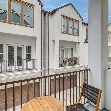 Spacious Houston Townhome About 5 Mi To Downtown!-3