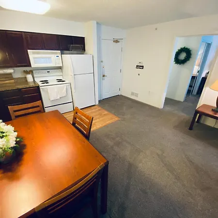 The Holistic Escape W/Fast Wifi & Free Parking-3