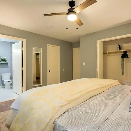 Convenient & Cozy Retreat L Hobby L Downtown L Nrg-3