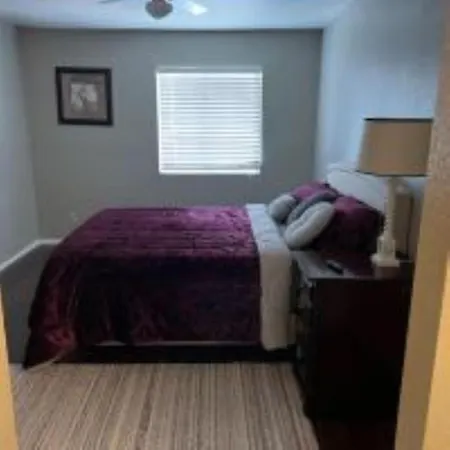 Lovely 2 Bedroom With 2 Baths &Modern Amenities-3