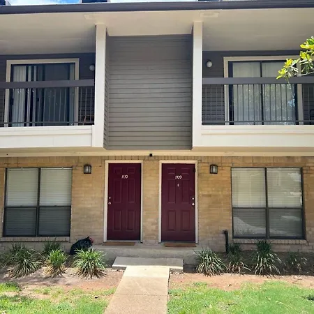 Beautiful 1-Bedroom Townhome With Nice Amenities-3