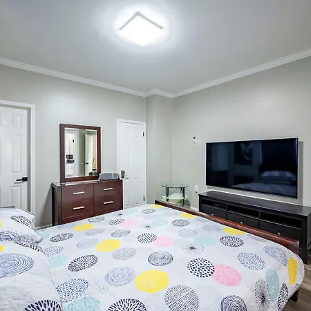 Big House/Downtown/Pets/Parking/Ev/Holiday Ready-2