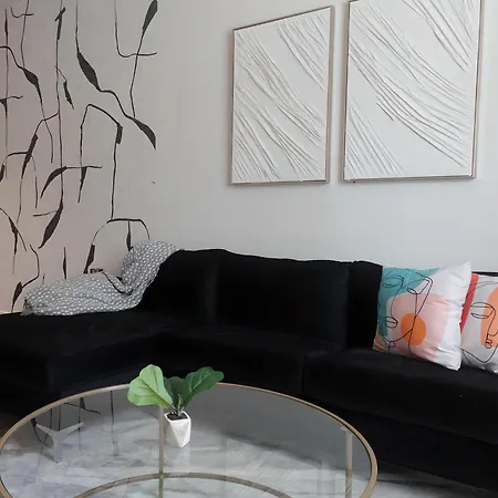 Urban Oasis Your Perfect Getaway In The Heart Of Downtown!-2
