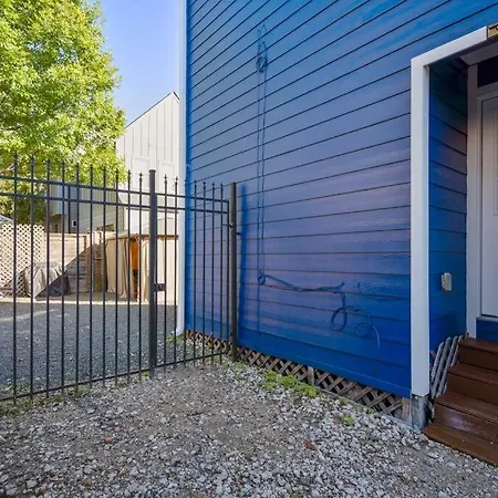 Winter Retreat 3B 3Ba Huge Backyard Mins From Downtown-2