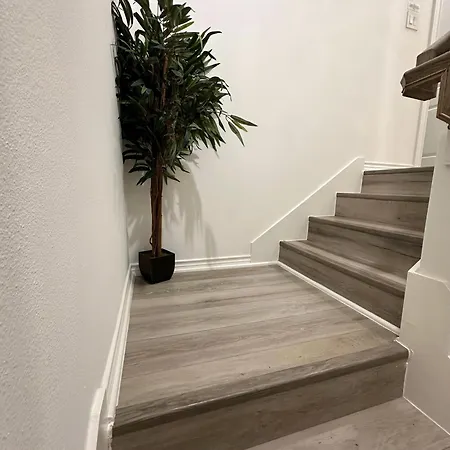 Luxe Three Story Duplex Near Downtown & Med Center-2