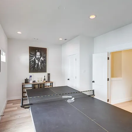 Luxe Houston Townhome With Balcony!-2