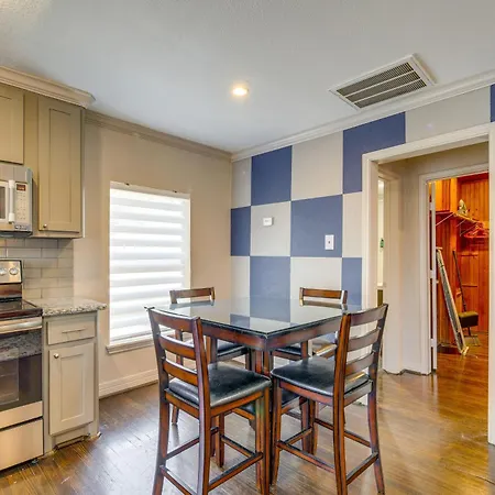 Stylish Houston Condo With Bright Outdoor Area!-2