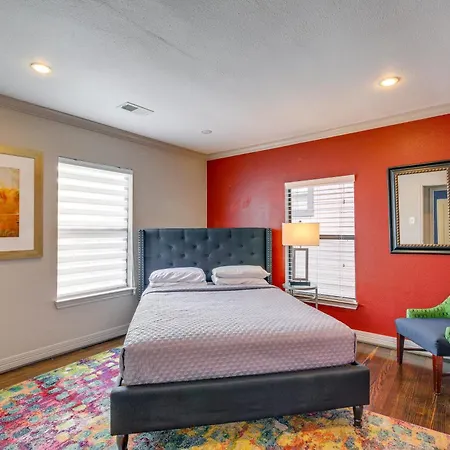 Stylish Houston Condo With Bright Outdoor Area!-3