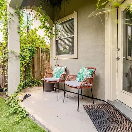 Wanderlust Villa Near Galleria Mall-3
