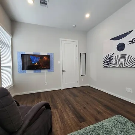 Galleria Premium 3 Story Home Sleeps 8-2