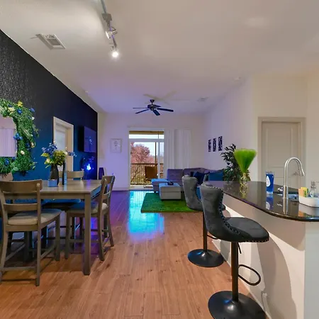 Central Houston Stay - Walk To Nrg Stadium, Relax By The Pool, And More!-2