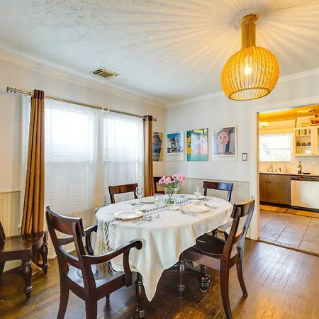 Charming Historic Houston Home With Yard!-3