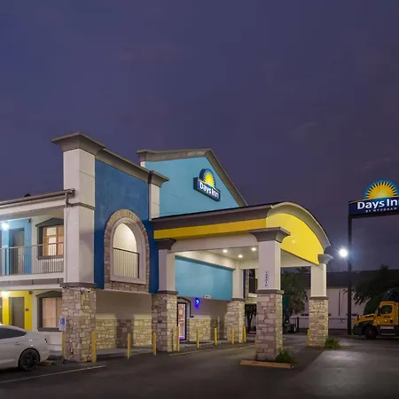 Days Inn By Wyndham Houston East-2