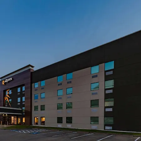 La Quinta By Wyndham Houston Southwest-3