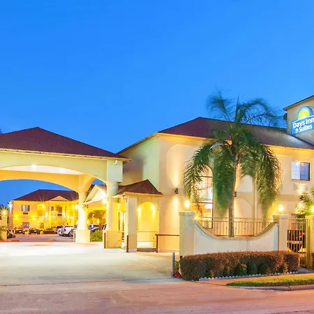 Days Inn & Suites By Wyndham Houston Hobby Airport-3