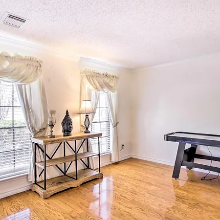 Pet-Friendly Houston Rental With Private Patio!-2