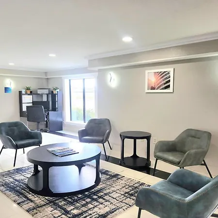Days Inn By Wyndham Houston-2