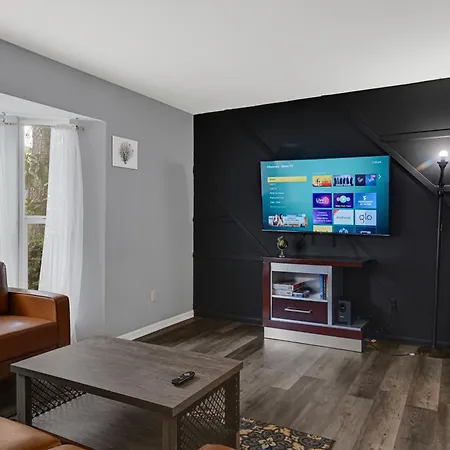 Home For Summer With Pool, Pool Table, Outdoor Kitchen,Patio And Balcony-2