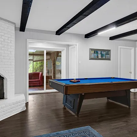 Home For Summer With Pool, Pool Table, Outdoor Kitchen,Patio And Balcony-3