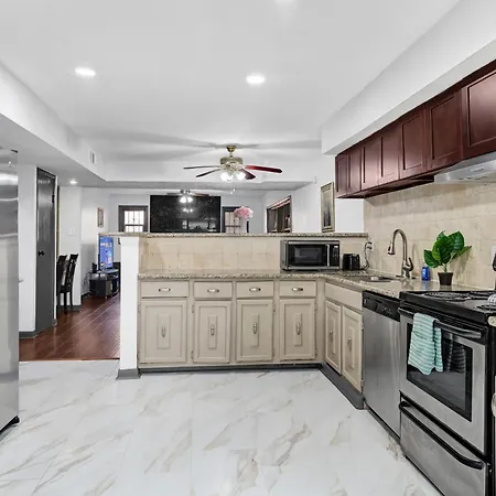 6 Bedroom House 15 Minutes From Iah Airport.-3