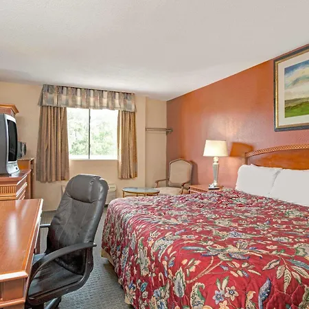Monte Carlo Inn-2