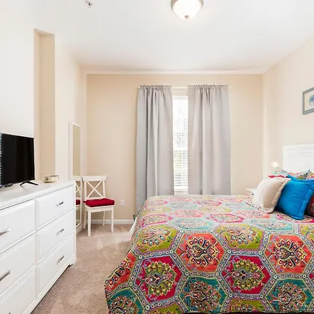 Modern Apartment With Balcony At Vista Cay Apt 208-3