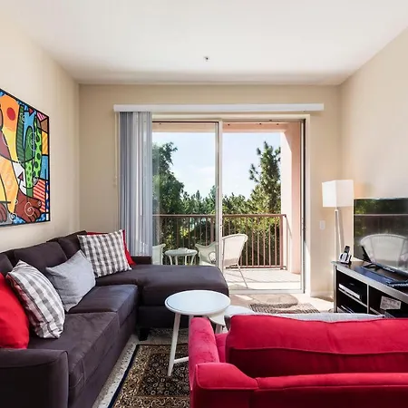 Modern Apartment With Balcony At Vista Cay Apt 208-3