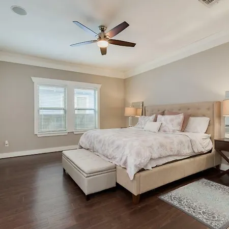 Spacious Heights Home!-3